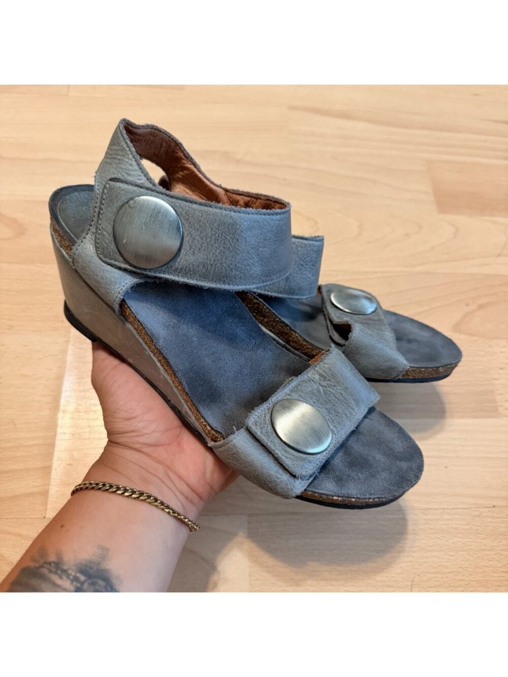 Taos Carousel 3 Comfort wedge sandals Gray leather Women size 38 US 7.5 open toe